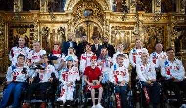 Российская параолимпийская команда молится в Лавре перед поездкой в Токио